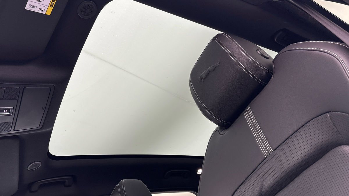 Jaguar F-PACE Image 6