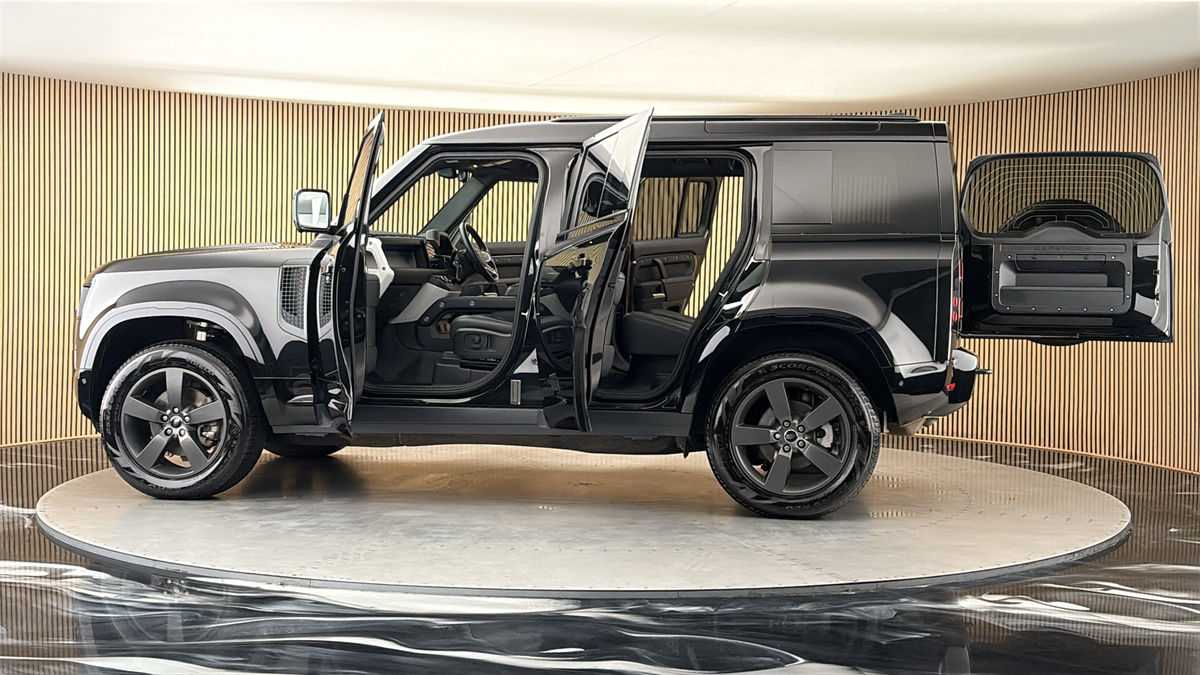 More views of Land Rover Defender 110