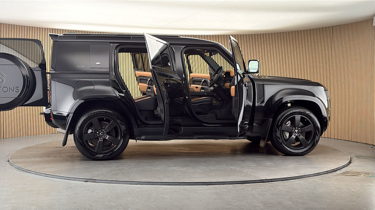 More views of Land Rover Defender 110