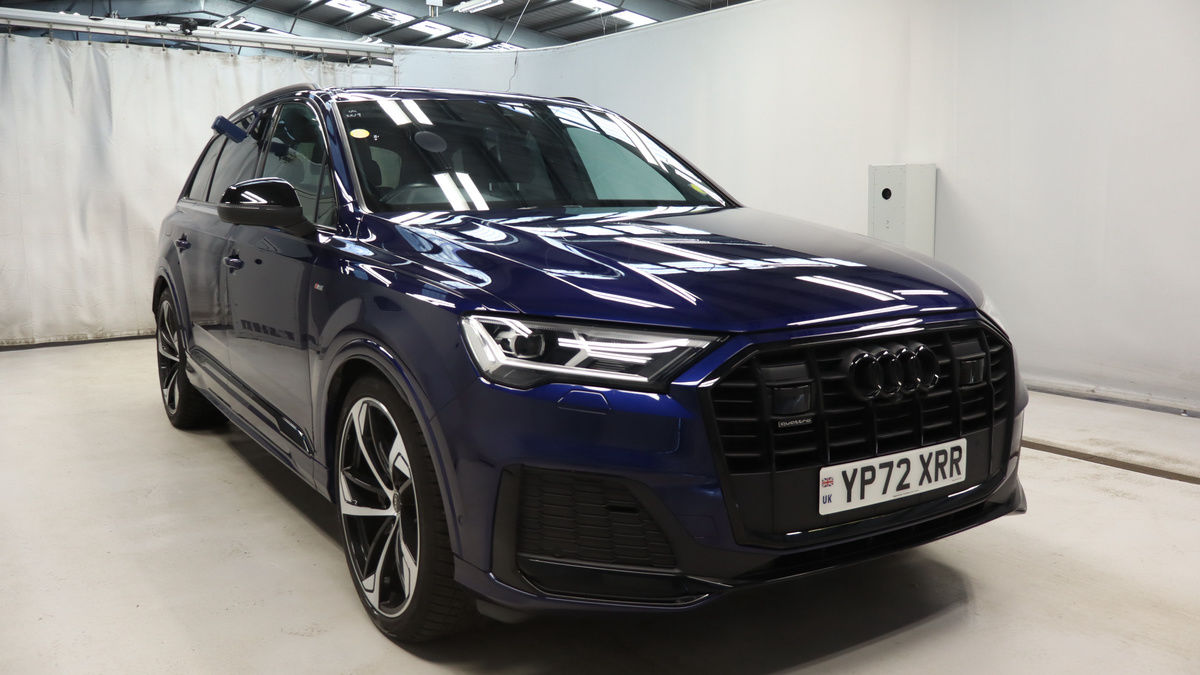 Audi Q7 Sticky Header Image