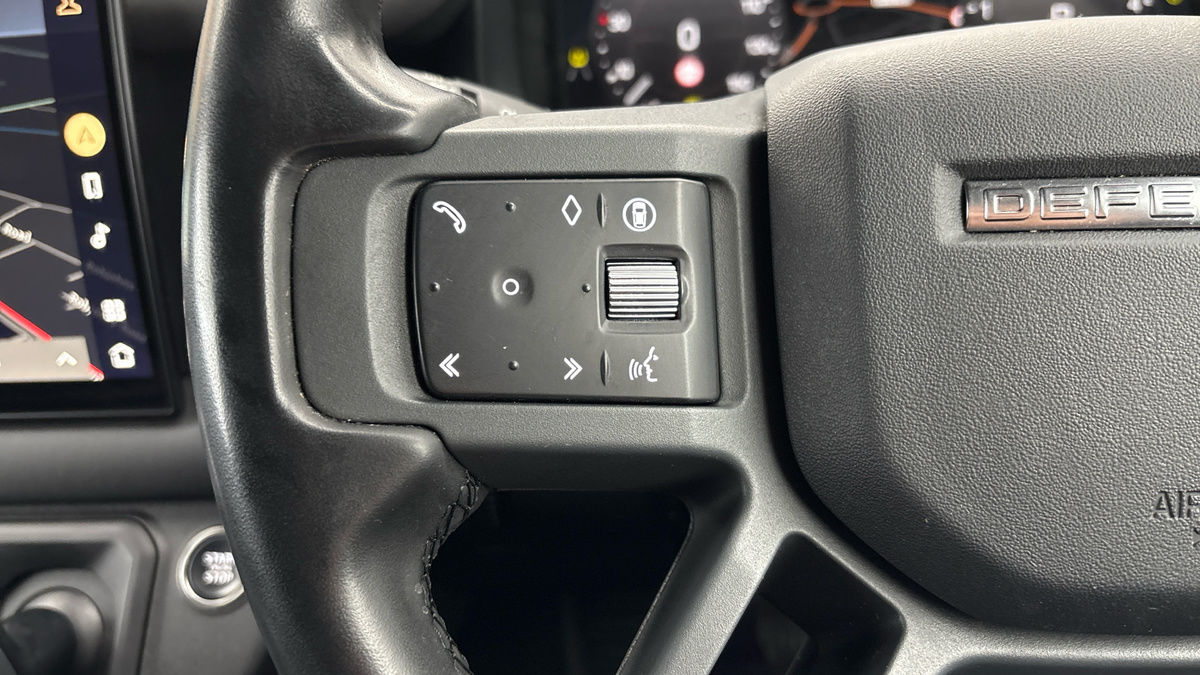 Land Rover Defender 110 Image 13