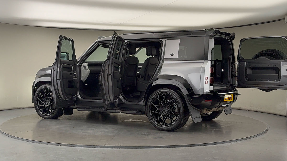 More views of Land Rover Defender 110