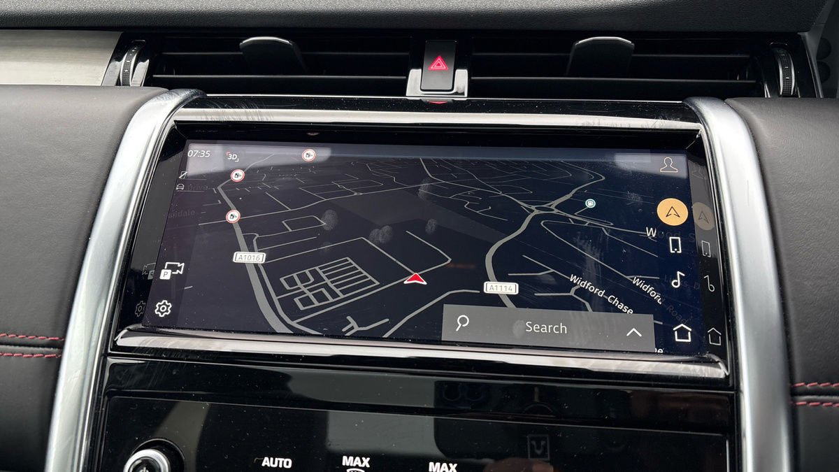 Land Rover Discovery Sport Image 17