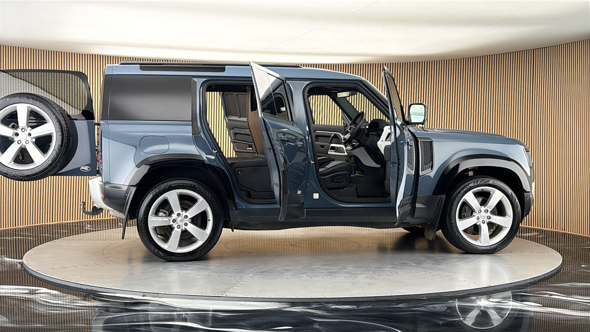 More views of Land Rover Defender 110