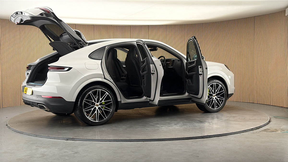 More views of Porsche Cayenne
