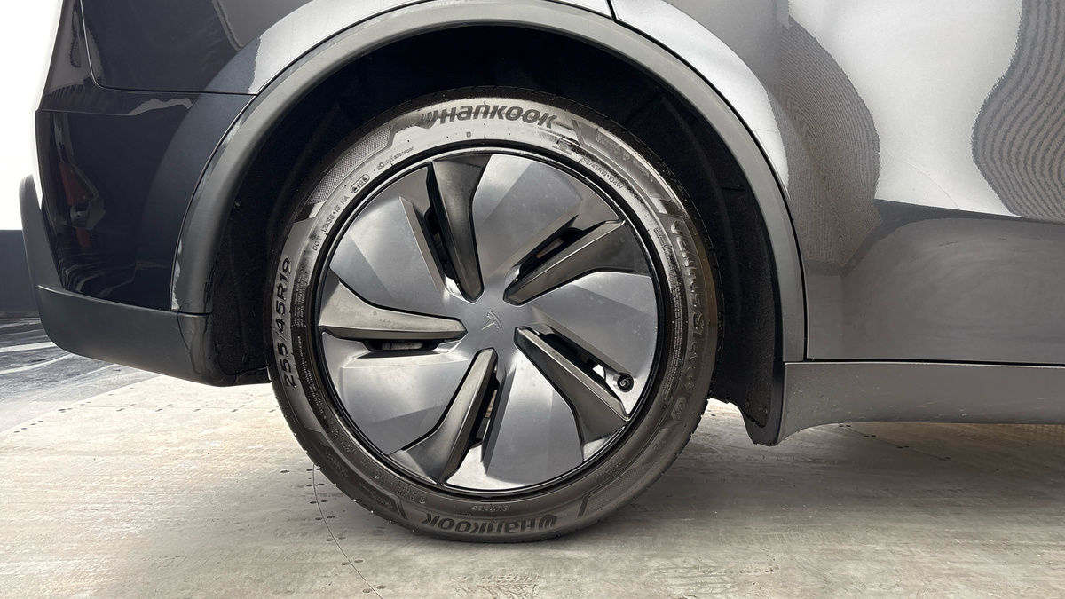 Tesla Model Y Image 10