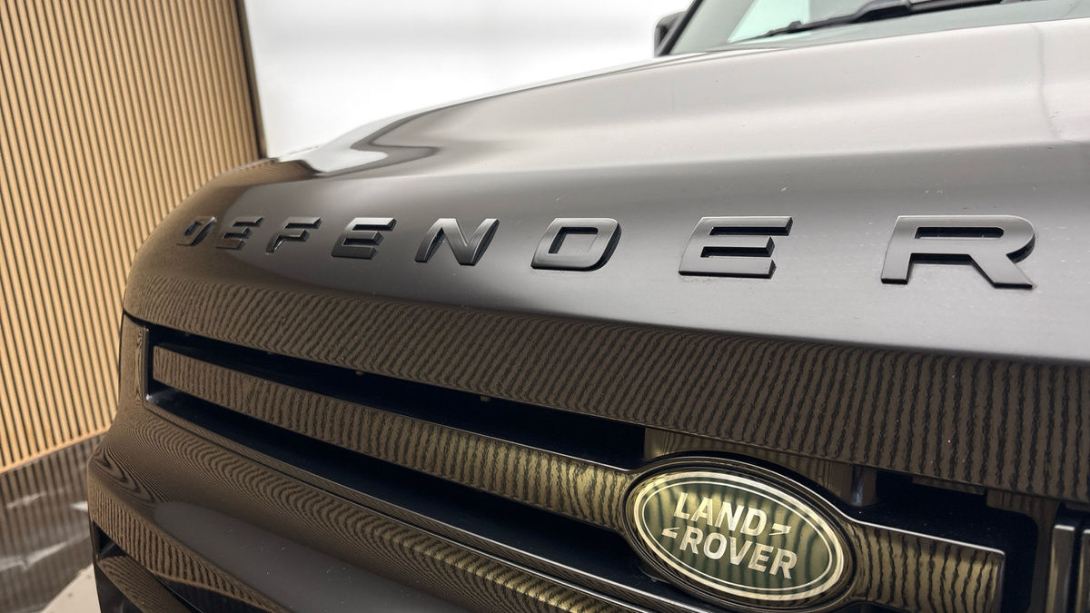 Land Rover Defender 90 Image 24