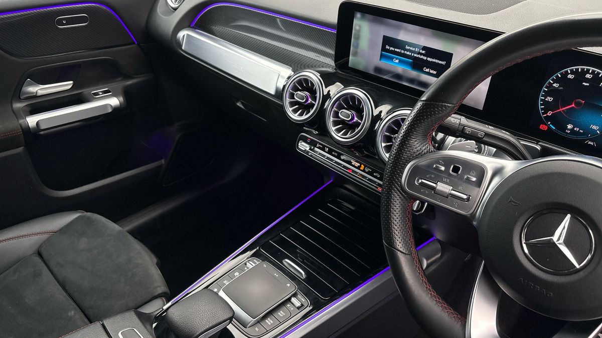 Mercedes-Benz GLB Image 18