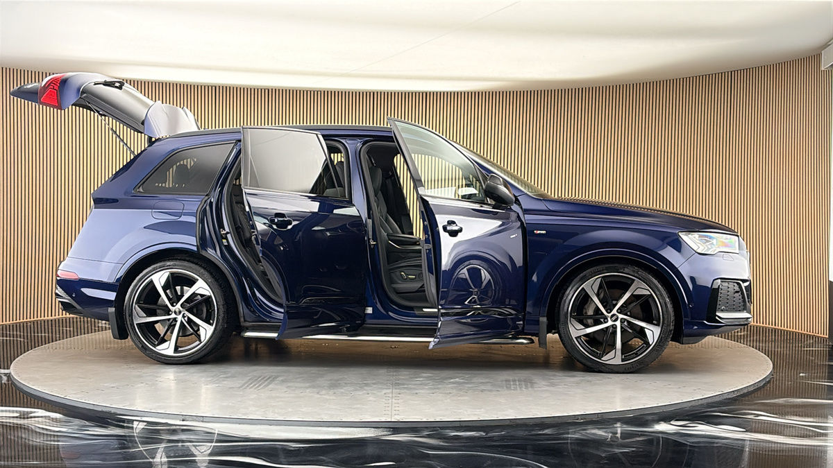 More views of Audi Q7