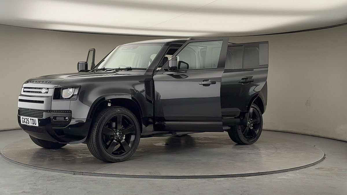 Land Rover Defender 110 Image 22