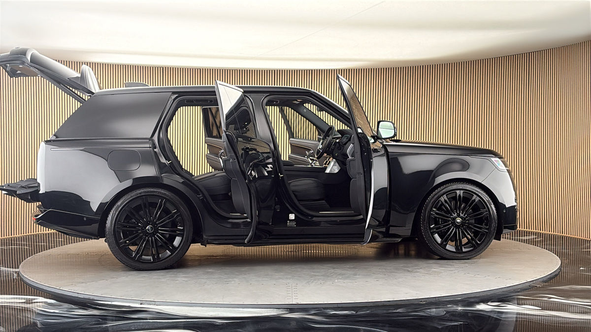 More views of Land Rover Range Rover