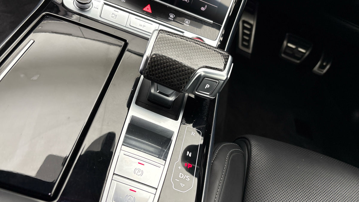 Audi S8 Image 6