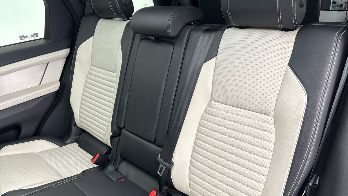 Land Rover Discovery Sport Image 8