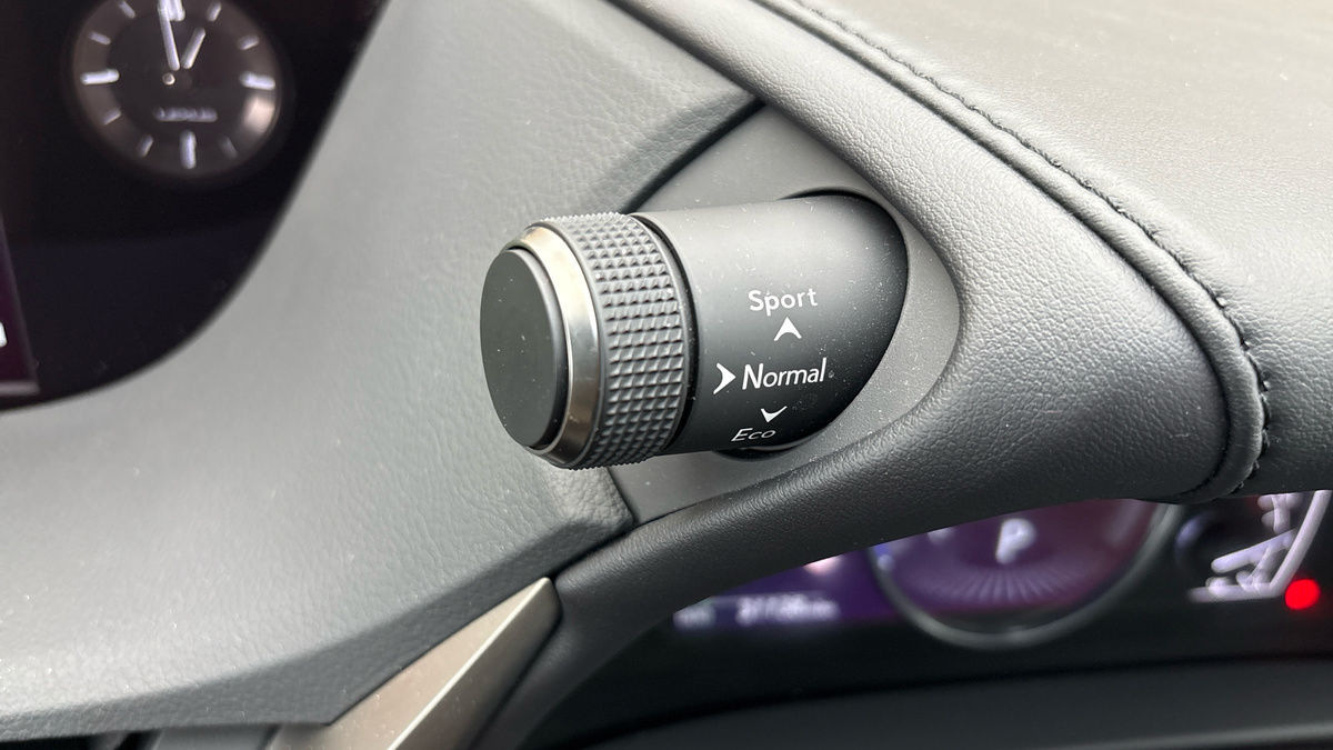 Lexus ES Image 26
