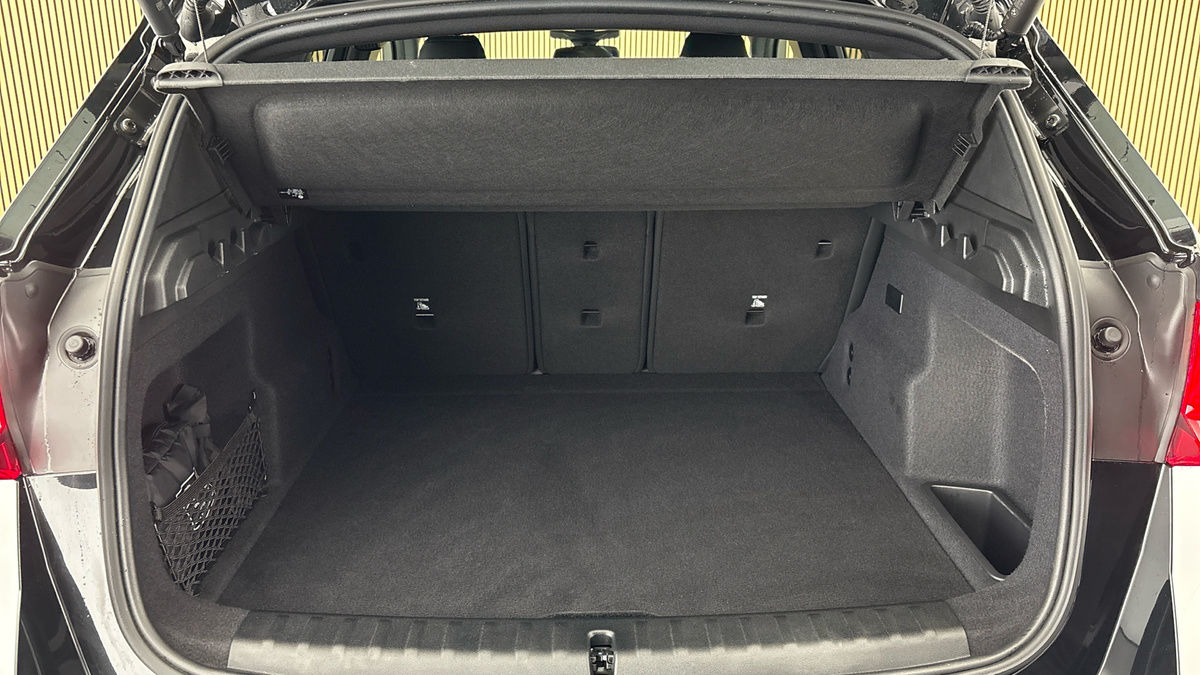 BMW iX1 Image 11