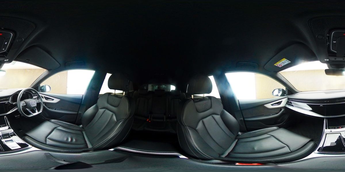 More views of Audi Q8
