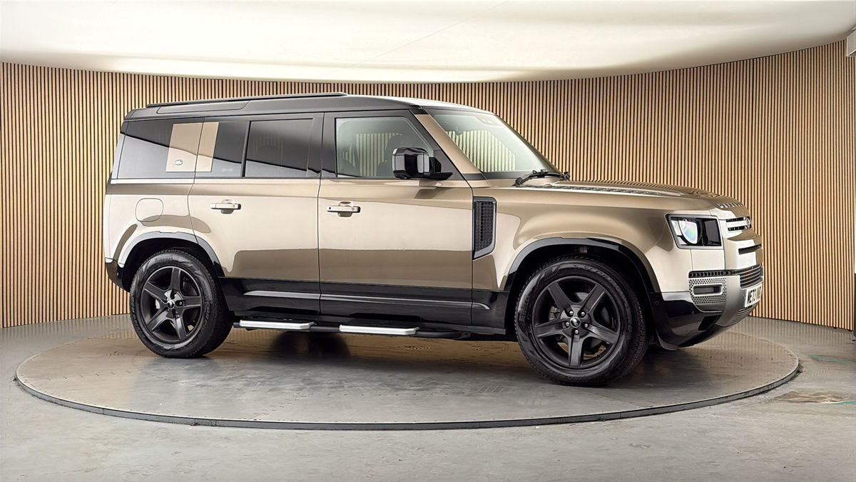 More views of Land Rover Defender 110