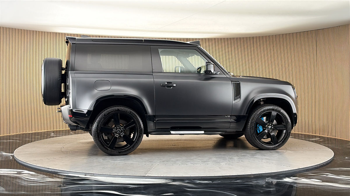 More views of Land Rover Defender 90