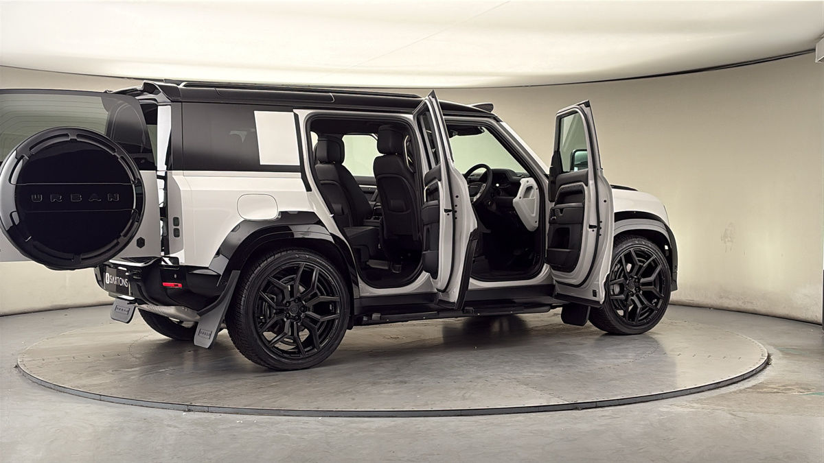 More views of Land Rover Defender 110