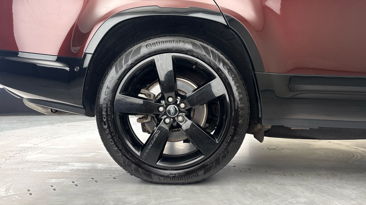 Land Rover Defender 130 Image 10