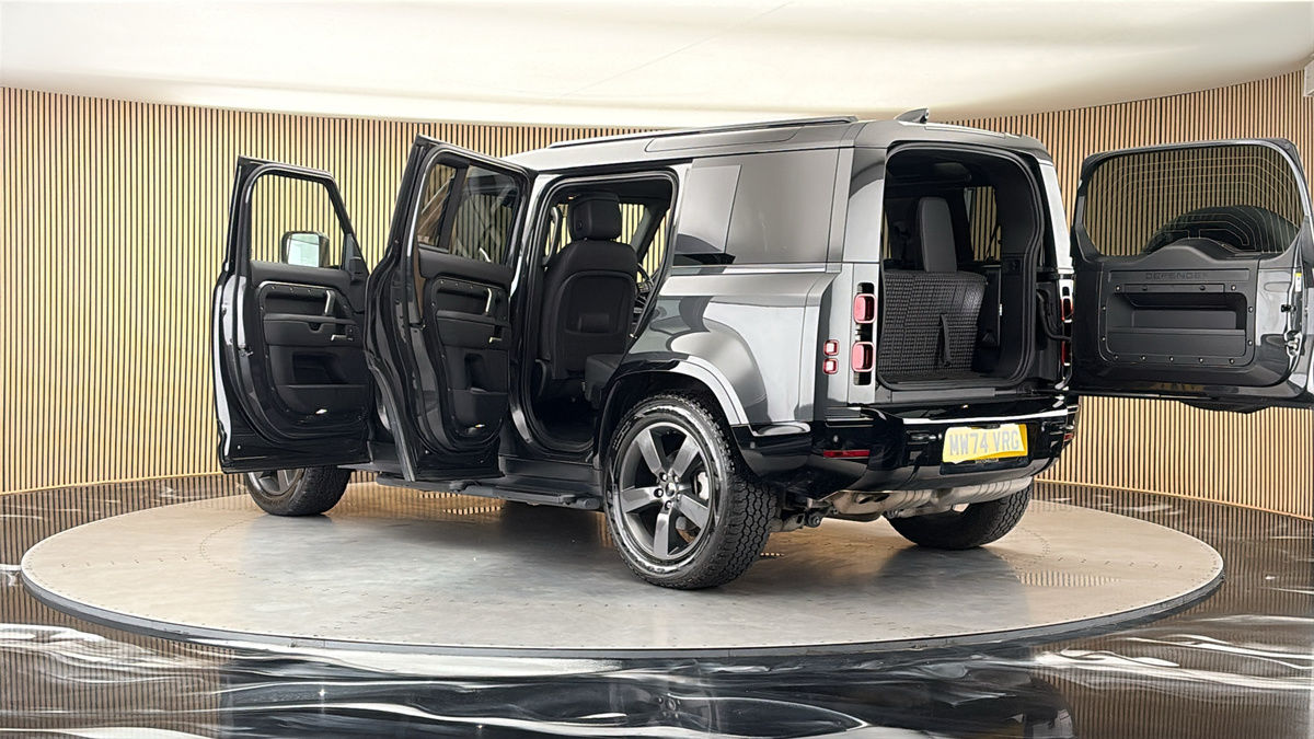 More views of Land Rover Defender 110