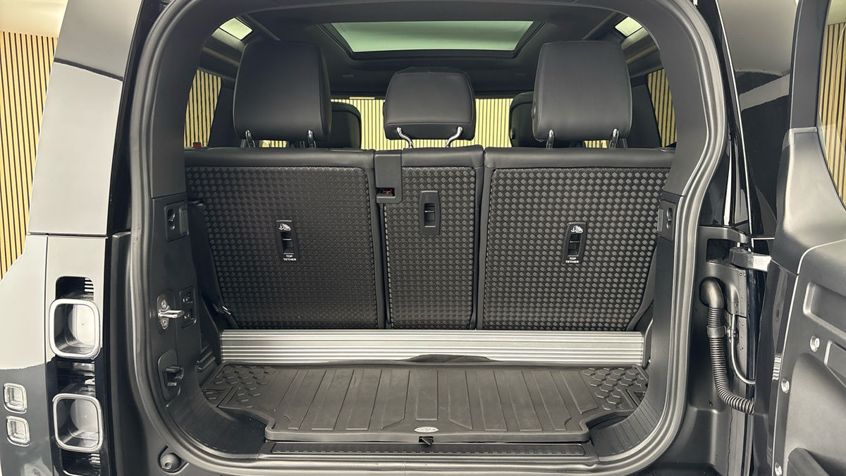 Land Rover Defender 90 Image 11