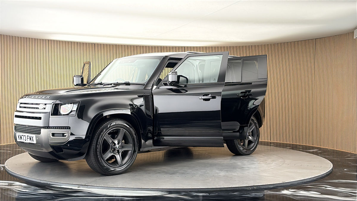 Land Rover Defender 110 Image 22