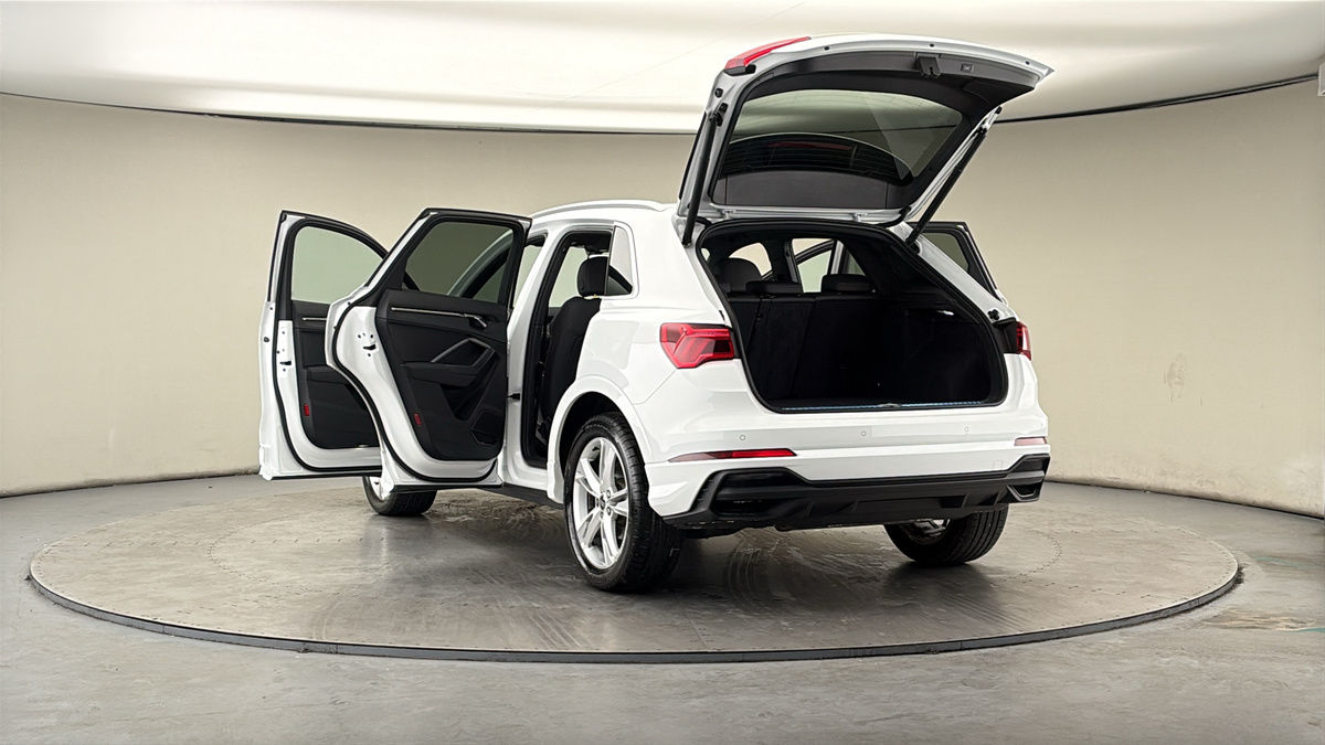 More views of Audi Q3
