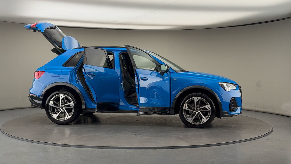 More views of Audi Q3