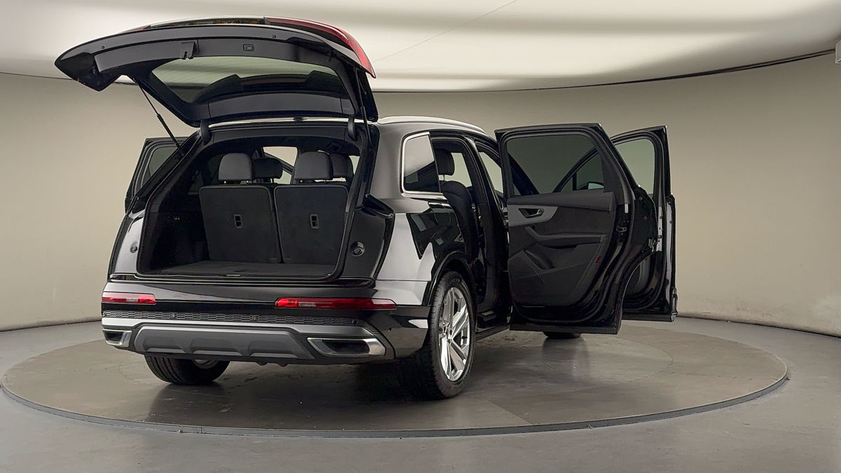 More views of Audi Q7