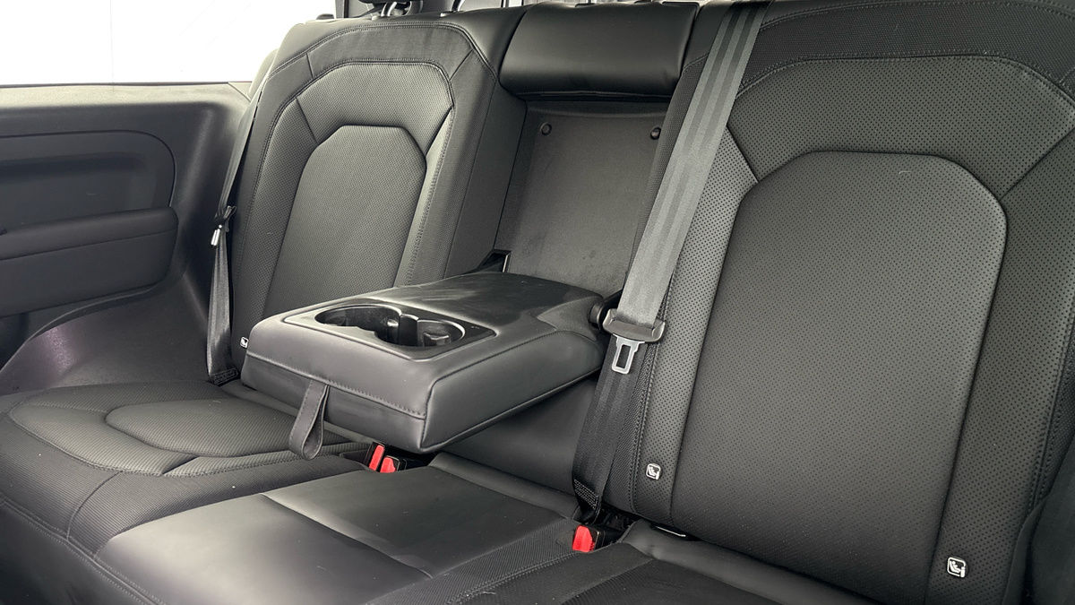 Land Rover Defender 90 Image 9