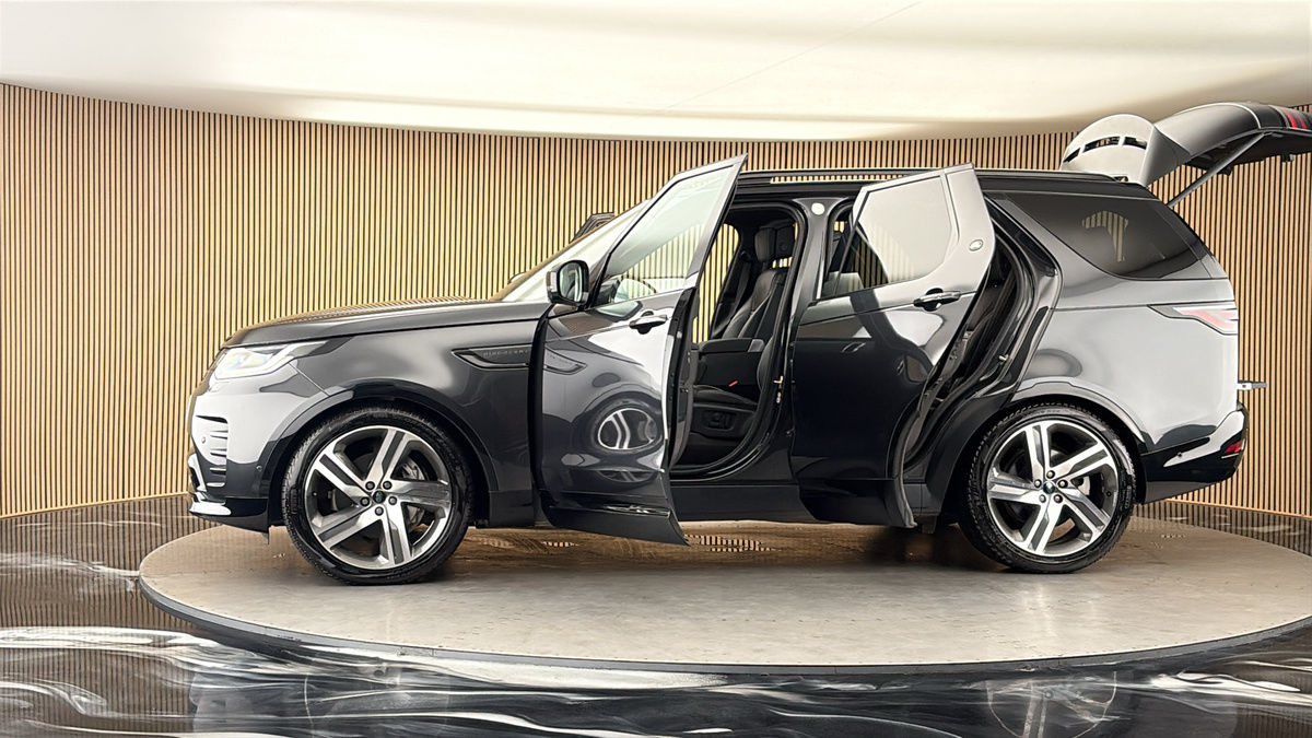 More views of Land Rover Discovery