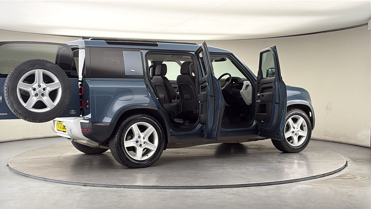 More views of Land Rover Defender 110