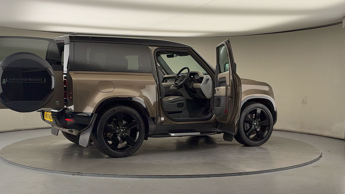 More views of Land Rover Defender 90