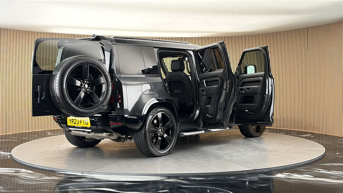 More views of Land Rover Defender 110