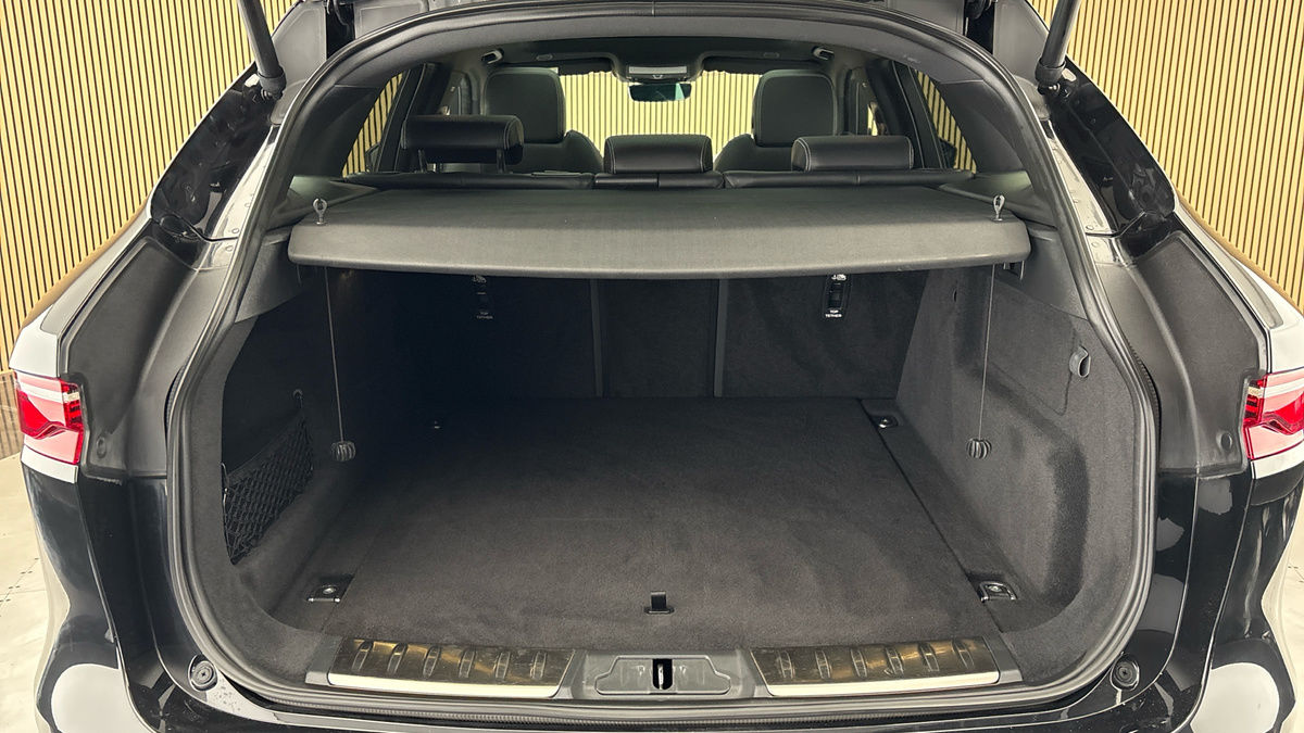 Jaguar F-PACE Image 11