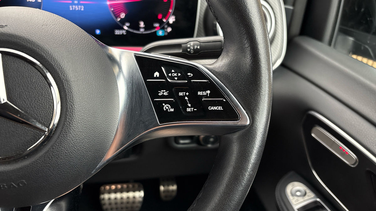 Mercedes-Benz V Class Image 14
