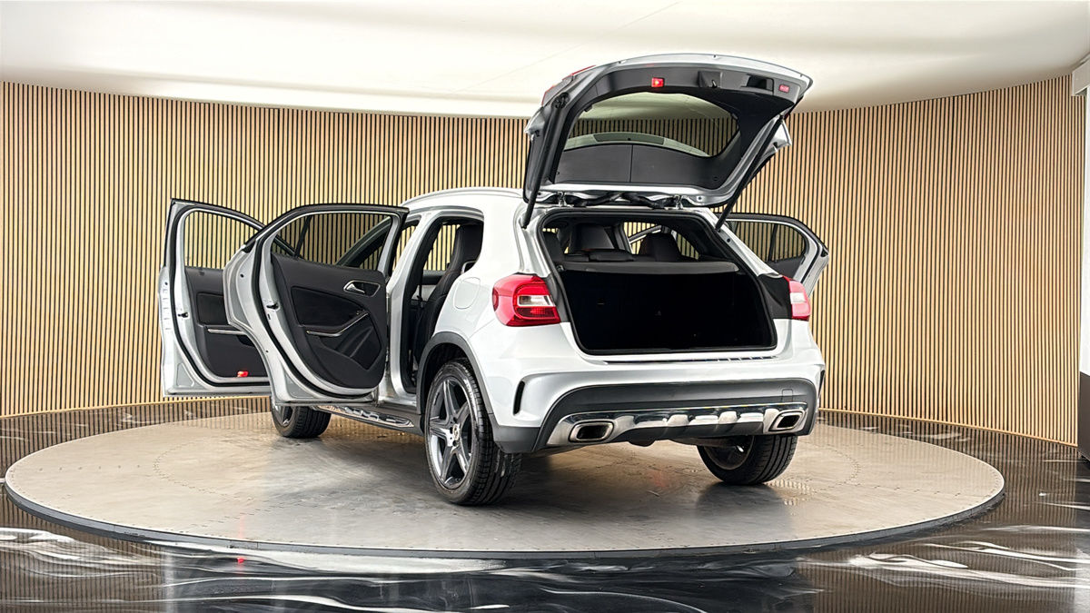 More views of Mercedes-Benz GLA