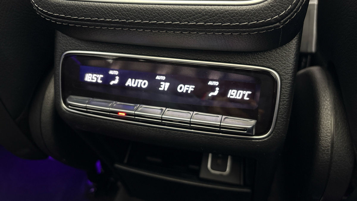 Mercedes-Benz GLE Image 28