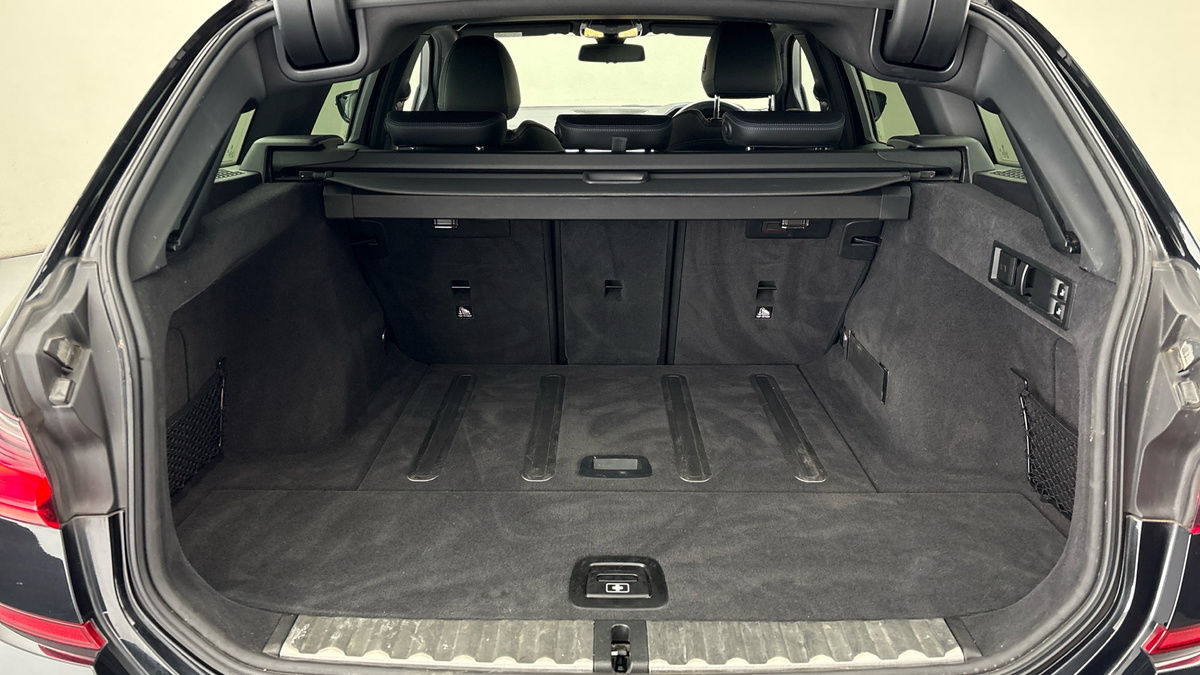 BMW 3 Series Image 11