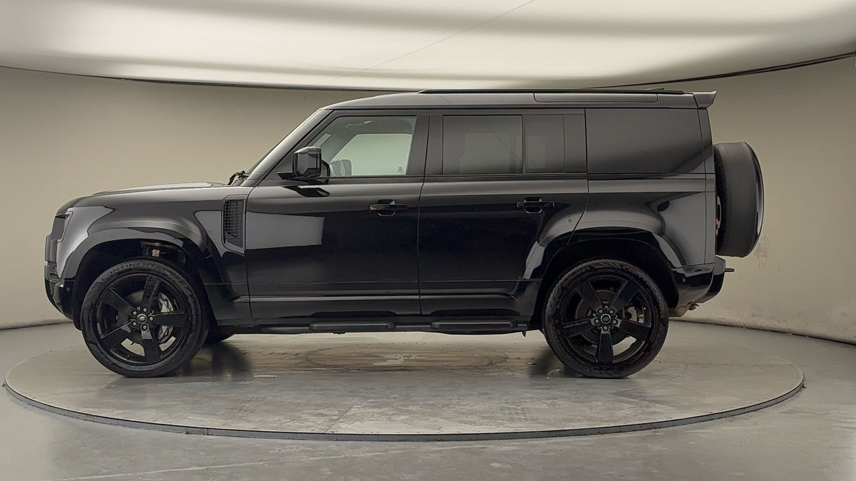 Land Rover Defender 110 Image 15