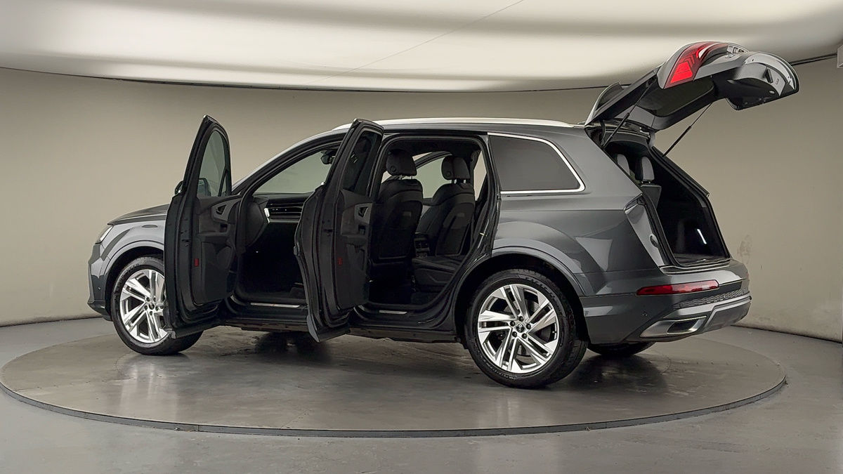 More views of Audi Q7