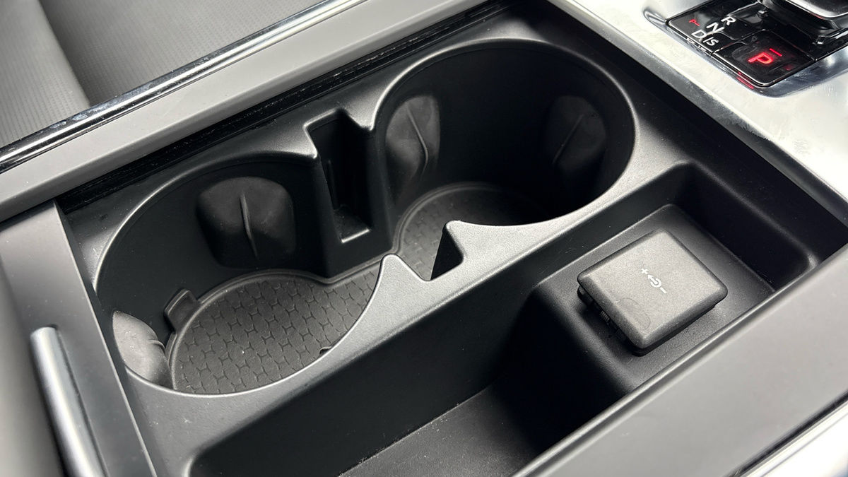 Jaguar XF Image 26