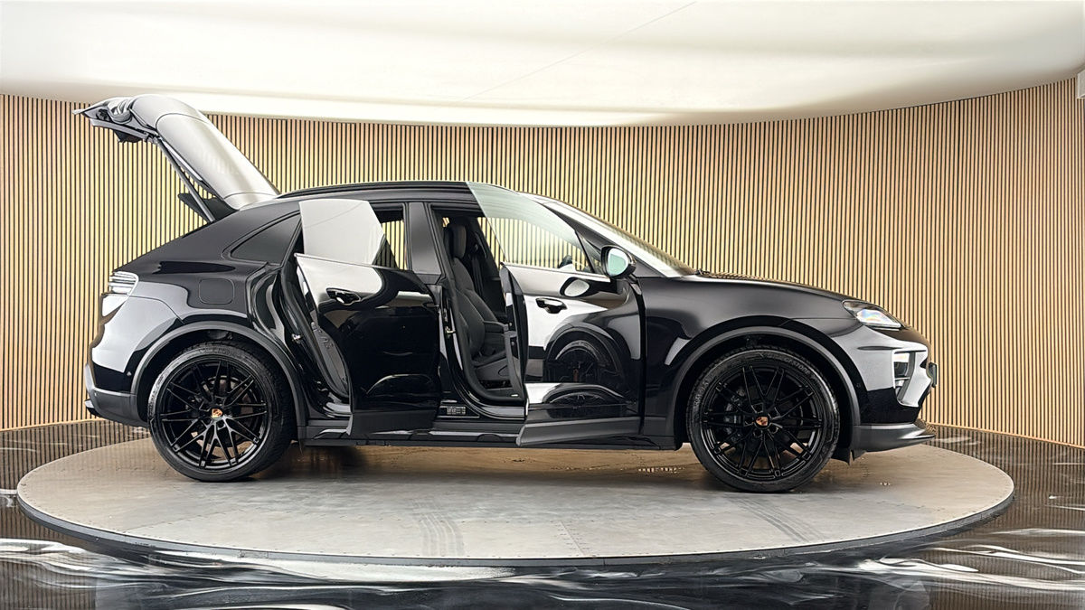 More views of Porsche Macan