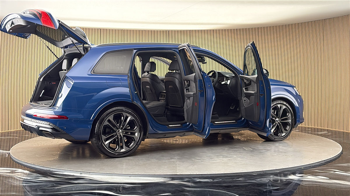 More views of Audi Q7