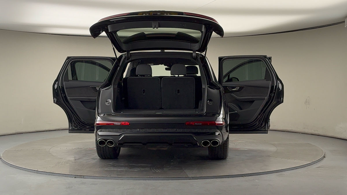 More views of Audi SQ7