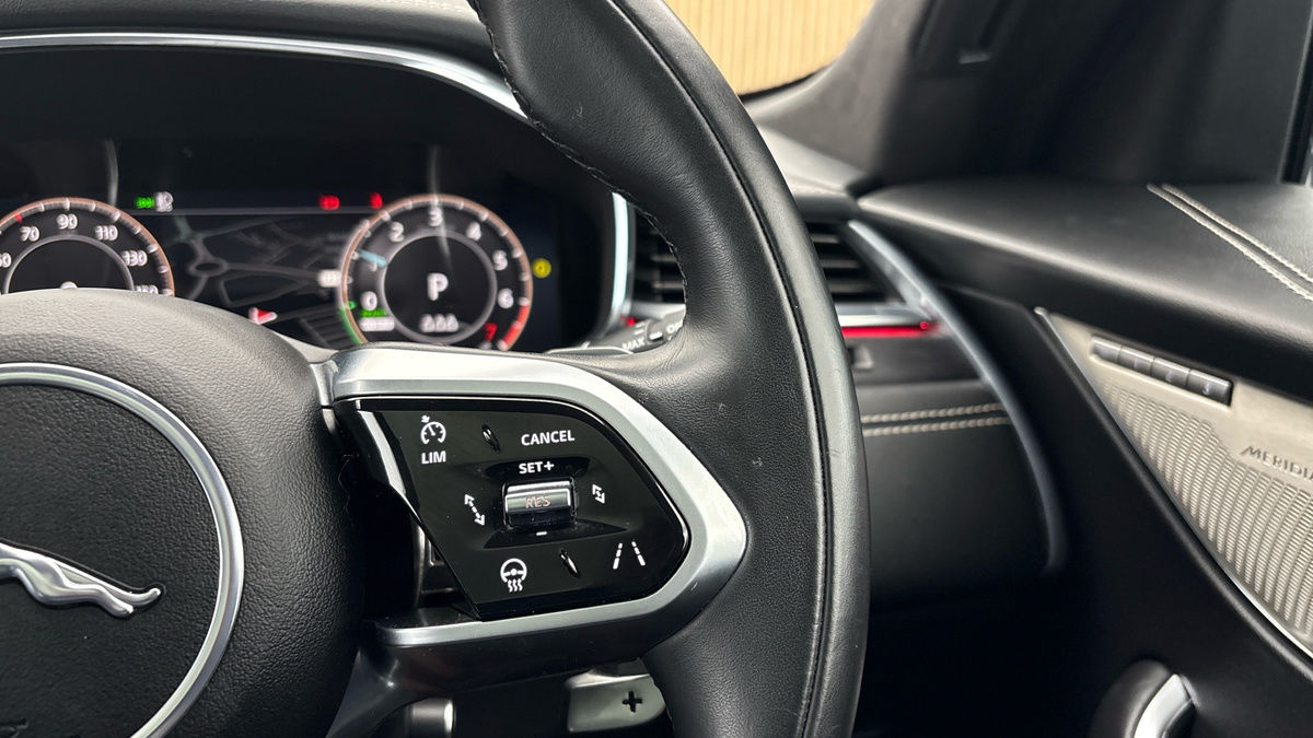 Jaguar F-PACE Image 14