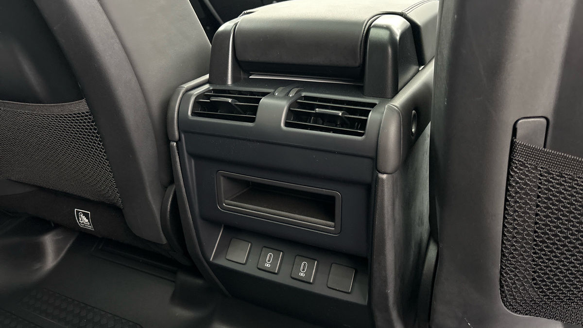 Land Rover Defender 110 Urban Image 42