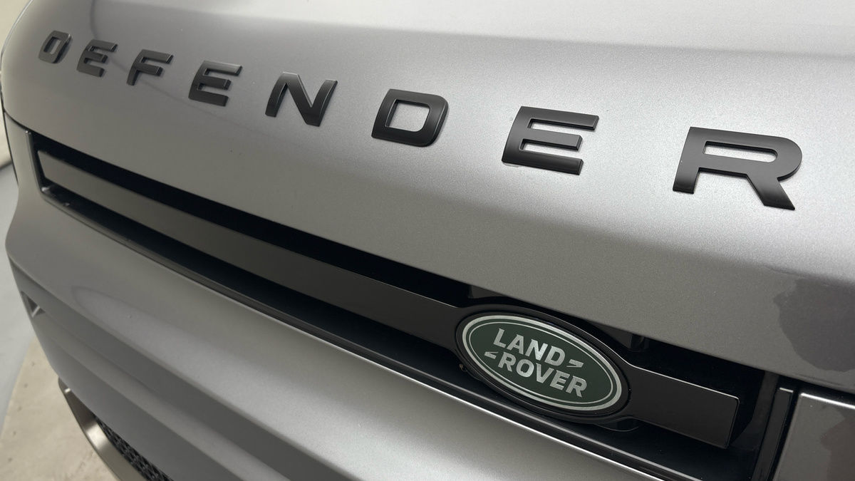 Land Rover Defender 90 Image 24