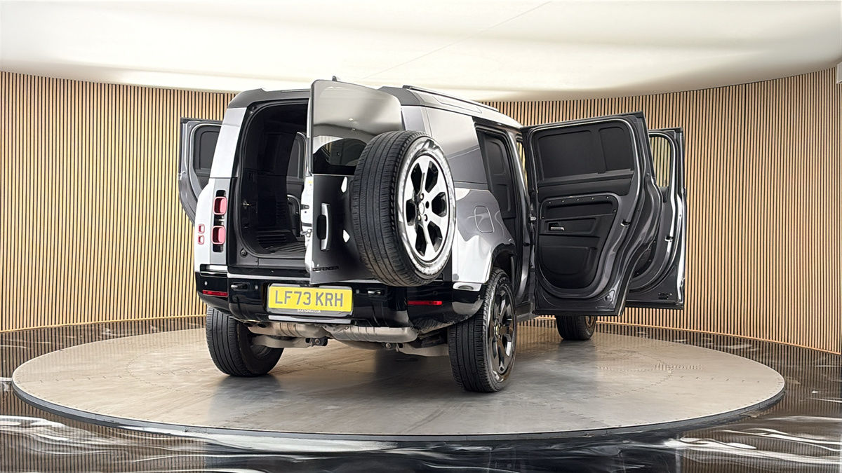 More views of Land Rover Defender 110